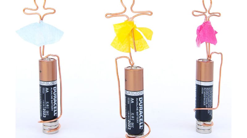 Magic electric dancers using a battery electric dancers