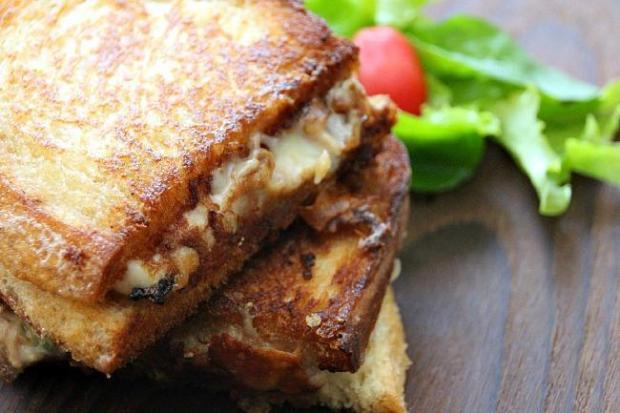 Cheesy Tuna Melt