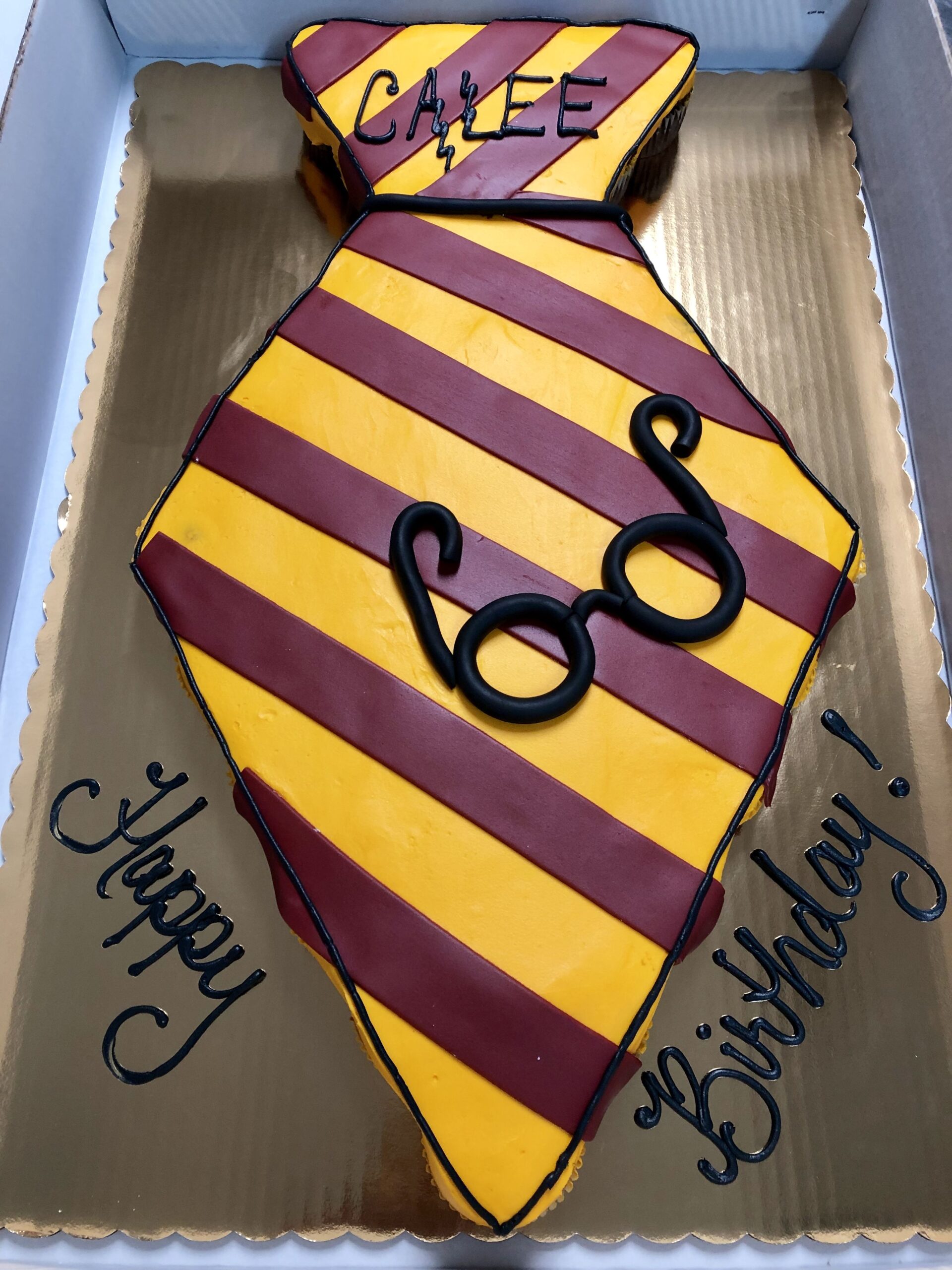 Gryffindor Tie Pull Apart Cake